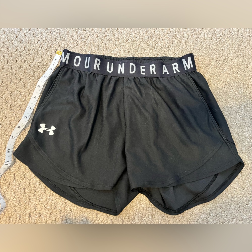 Women’s Black Under Armour Shorts size XS with pockets